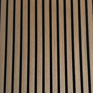 Akoestische Wandpanelen 60x280cm walnoot bruin met zwart vilt (Let op: leverbaar vanaf laatste week Augustus) - Afbeelding 1